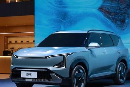 Xe điện Kia EV5 chính thức ra mắt, giá từ 526 triệu đồng