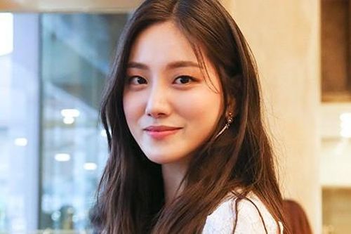 'Song sinh' của Nana (Mask Girl) ngoài đời: Thích để mặt mộc và diện đồ giấu dáng