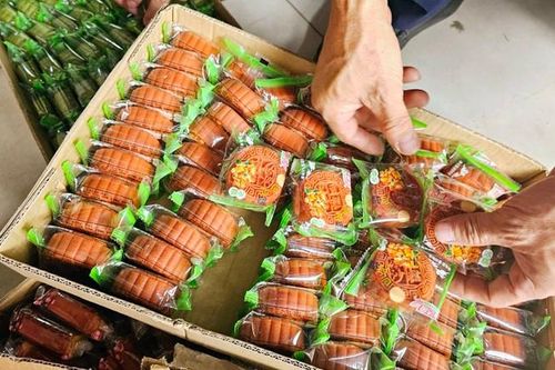 Hà Nội: Tạm giữ gần 1.000 chiếc bánh Trung thu nhân trứng chảy không hóa đơn chứng từ