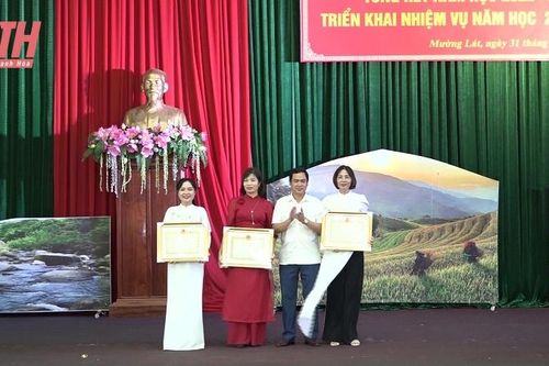 Mường Lát có 3 giáo viên được Chủ tịch UBND tỉnh tặng Bằng khen
