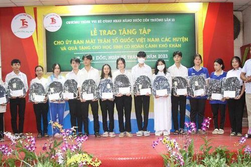 Siêu thị Tứ Sơn đồng hành cùng học sinh