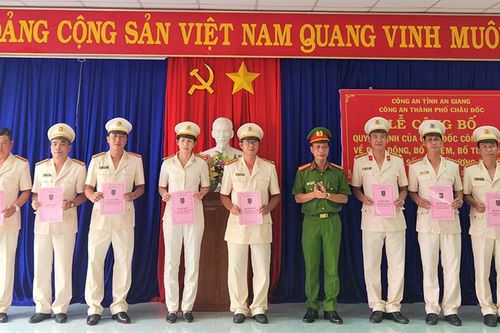 Công an TP. Châu Đốc công bố quyết định của Giám đốc Công an An Giang về tổ chức bộ máy và công tác cán bộ