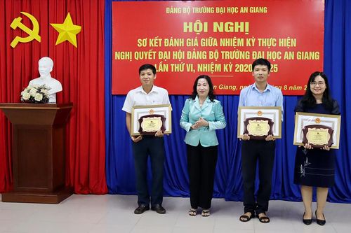 Trường Đại học An Giang tổ chức Hội nghị sơ kết giữa nhiệm kỳ 2020-2025