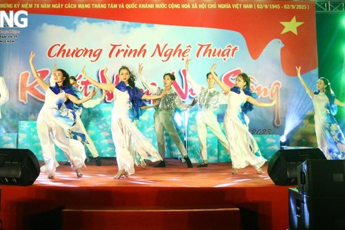 Sôi nổi chương trình văn nghệ 'Khát vọng non sông'