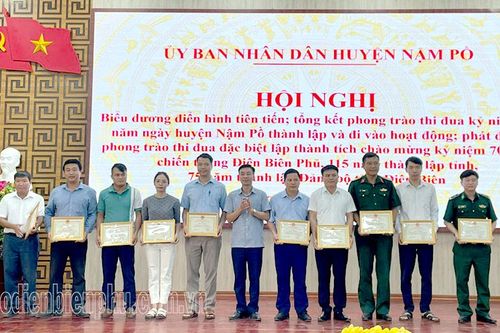 Nậm Pồ khen thưởng điển hình tiên tiến