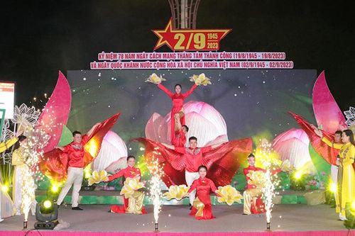 Chương trình nghệ thuật chủ đề 'Tổ quốc vinh quang'