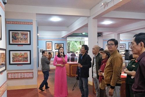 Khai mạc triển lãm tranh của họa sĩ Xu Man