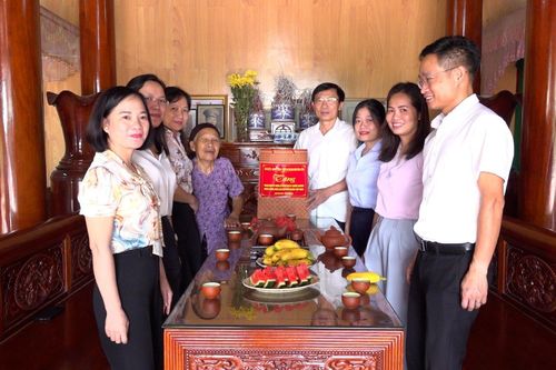 TP. Sông Công: Thăm, tặng quà Mẹ Việt Nam Anh hùng