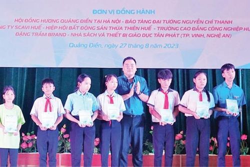 Cùng em đến trường.