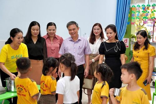 Hương Thủy: Tiếp tục chú trọng giáo dục đạo đức, lịch sử, kỹ năng sống cho học sinh