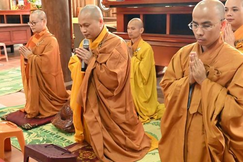 Hạ trường chùa Sóc Thiên Vương - Học viện Phật giáo VN tại Hà Nội tác pháp Tự tứ