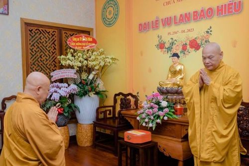 Hòa thượng Thích Lệ Trang khánh tuế Hòa thượng Chủ tịch Hội đồng Trị sự GHPGVN