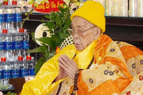 Phật tử khánh tuế Trưởng lão Hòa thượng Thích Hiển Tu và trường hạ Quảng Đức tác pháp Tự tứ