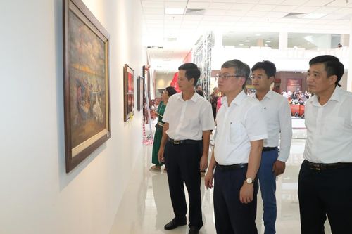 Triển lãm Mỹ thuật đồng bằng sông Hồng: Cái nhìn toàn cảnh về sự đổi mới của quê hương, đất nước