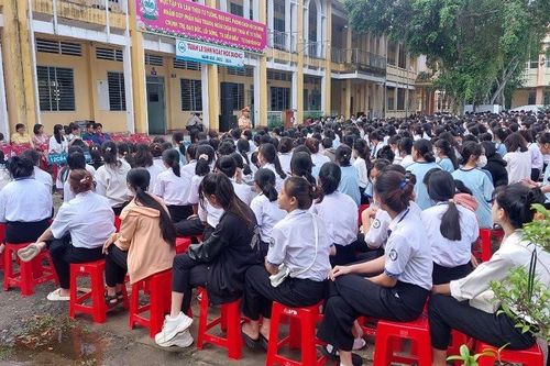 CSGT Đồng Tháp: Tuyên truyền về ATGT cho giáo viên và học sinh