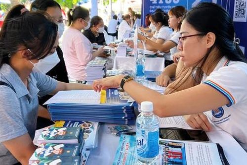 Trường Đại học Thương mại xét tuyển bổ sung