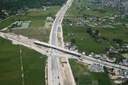 Cao tốc Quốc lộ 5 - Nghi Sơn và Nghi Sơn - Diễn Châu được đưa vào khai thác tạm thời