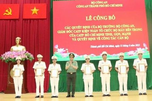 Công an TPHCM công bố các quyết định kiện toàn bộ máy bên trong và công tác cán bộ
