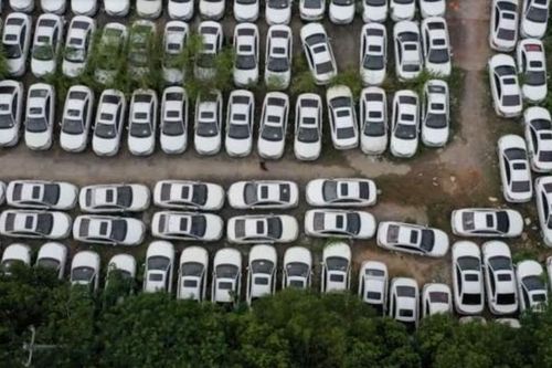Bên trong 'nghĩa địa' ô tô điện bỏ hoang, chất đống ở Trung Quốc