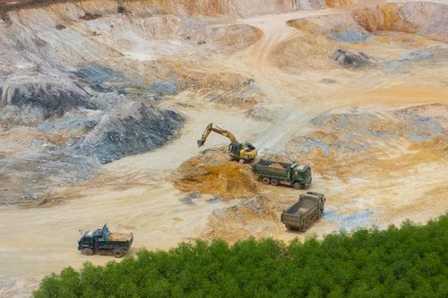 Doanh nghiệp 'chiếm' đất khai thác mỏ trái phép ở Huế: Sai phạm nối sai phạm