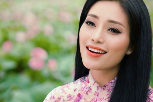 Huyền Trang ra mắt MV 'Quê ơi' kỷ niệm 10 năm đăng quang Quán quân Sao Mai