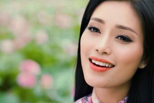 Ca sĩ Huyền Trang ra mắt MV mới 'Quê ơi'