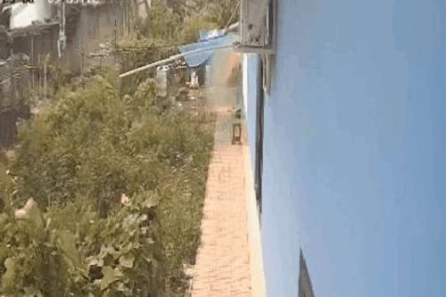 Kinh hãi cảnh phòng trọ phát nổ như có bom, nam thanh niên tri hô cầu cứu