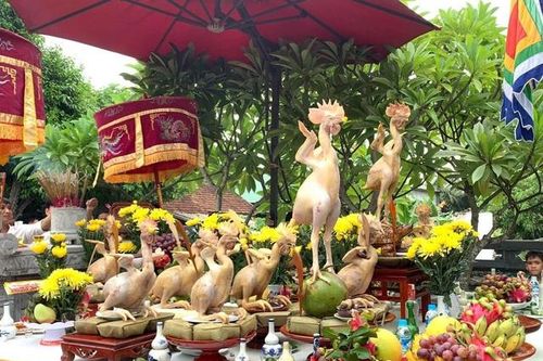 Cận cảnh 'phi đội gà bay' nổi tiếng trong mâm cúng rằm tháng 7 ở Hà Tĩnh