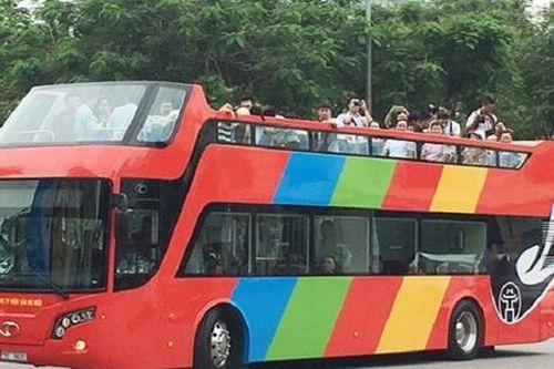 Đến Hà Nội dịp 2/9, người dân, du khách được nhận quà tặng trước Lăng Bác, đi xe 2 tầng miễn phí