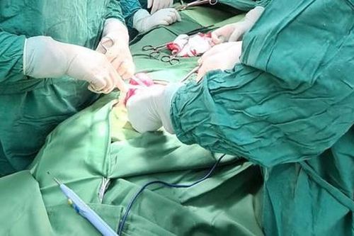 Bị u xơ tử cung tự mua thuốc điều trị tại nhà, người phụ nữ suýt mất mạng