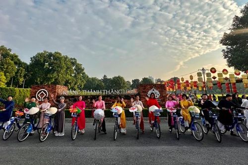 Tôn vinh áo dài, kết nối di sản và du lịch Hà Nội