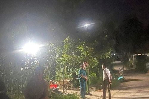 Yên Bái: Bố say rượu đòi đốt xe máy, con gái can ngăn bị đâm tử vong