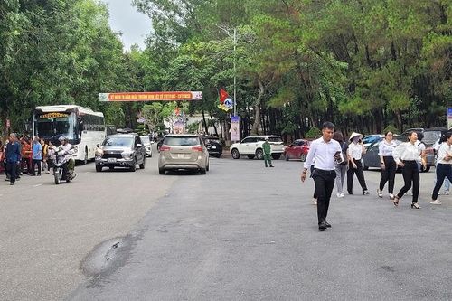 Hà Tĩnh: Đông đảo du khách hành hương về khu di tích lịch sử Ngã ba Đồng Lộc