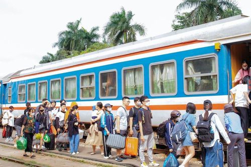 Hải Phòng: Ga tàu nối thêm toa, sân bay, bến xe tấp nập nghỉ lễ 2/9