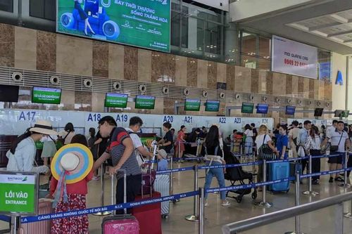 Vận tải ngày đầu nghỉ lễ: Bến xe, bến tàu, sân bay đều 'dễ thở'