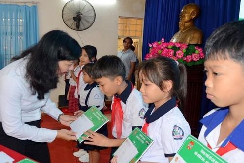 Thành phố Hồ Chí Minh: Trao 727 suất học bổng cho con hội viên nông dân nghèo