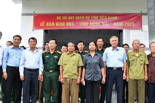 Bộ CHQS tỉnh Tiền Giang: Bàn giao nhà 'Tình đồng đội' và 'Nhà đồng đội'
