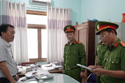 Khởi tố nguyên Phó phòng TN-MT huyện do sai phạm trong việc cấp 'sổ đỏ'