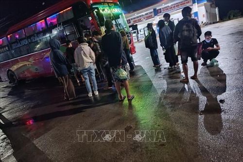 Phát hiện 72 người bị 'nhồi nhét' trong xe khách giường nằm 43 chỗ