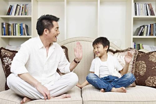 Khen ngợi trẻ đúng cách