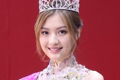 Á hậu khóc nức nở khi bị yêu cầu tước danh hiệu sau 3 ngày đăng quang