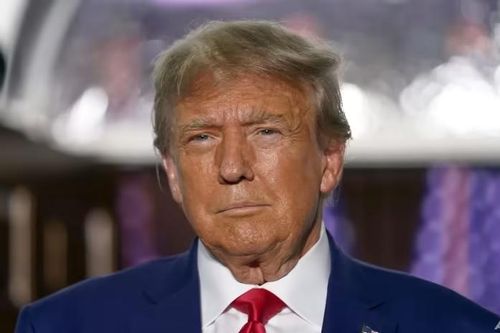 Ông Trump không nhận tội ở Georgia, thủ lĩnh nhóm bạo loạn Điện Capitol lĩnh án 17 năm tù