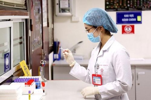 Hy hữu: Người phụ nữ bất ngờ phát hiện ung thư máu khi bị râu tôm chọc vào ngón tay