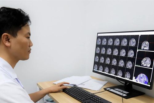 Đau đầu chóng mặt, nam sinh phát hiện u máu não bị nhiều nơi từ chối mổ
