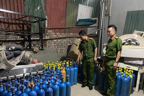 Tây Hồ: Phát hiện hơn 100 bình khí để cung cấp cho các quán Bar, Pub