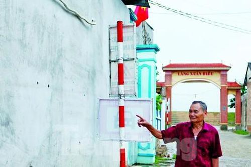Hiến đất làm đường ở vùng quê cách mạng