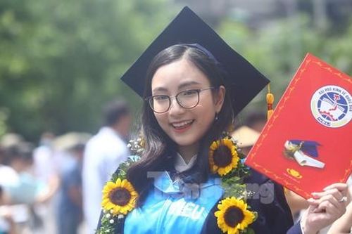 Chân dung thủ khoa đạt điểm tuyệt đối đầu tiên của Trường ĐH Kinh tế Quốc dân