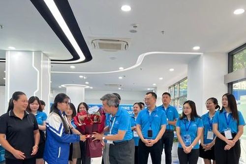 Tân sinh viên đổ về trường Đại học CMC nhập học từ 4 giờ sáng