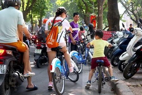 Đông đảo người dân Thủ đô trải nghiệm xe đạp công cộng dịp nghỉ lễ 2/9