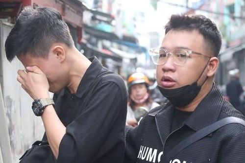 Người thân đau lòng đưa tiễn ca sĩ Huy Bảo mất ở tuổi 32 về nơi an nghỉ